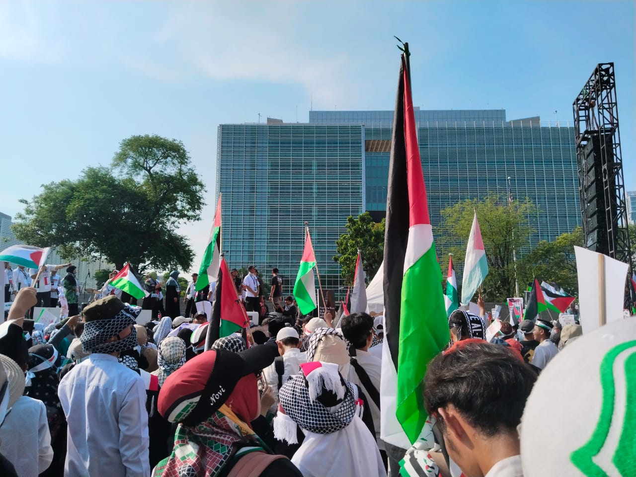 Ormas Islam Menggelar Aksi Bela Palestina di Depan Kedubes AS