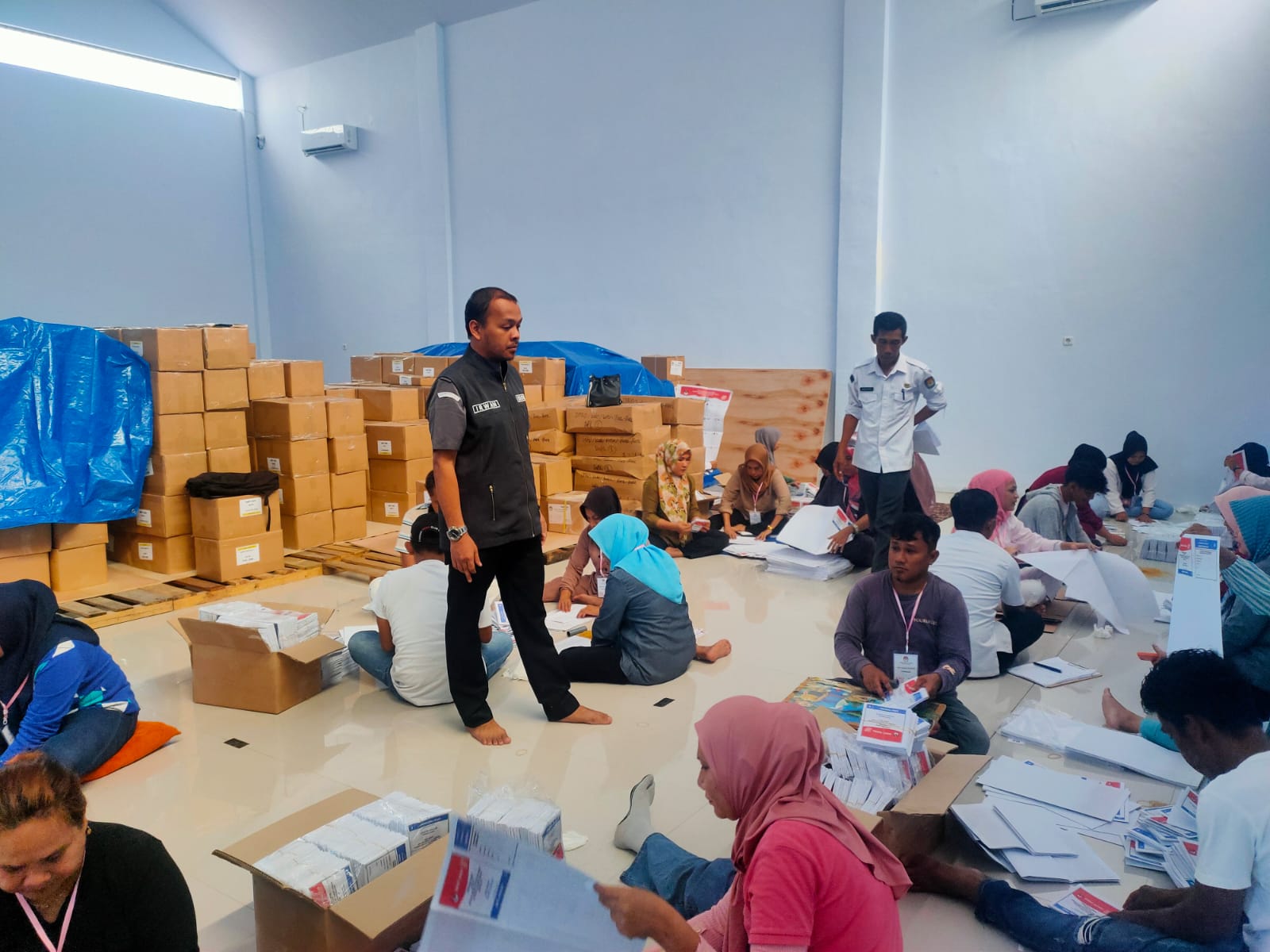 Bawaslu Parepare Lakukan Pengawasan Pelipatan Surat Suara di KPU