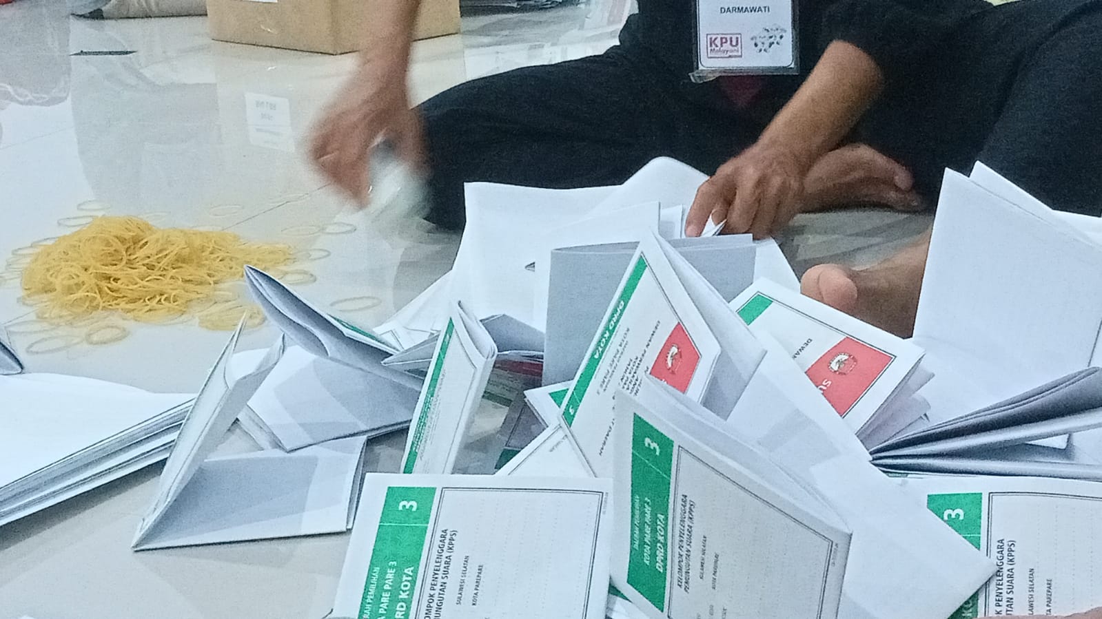 KPU Parepare Selesaikan Tahap Sorlip Surat Suara Pemilu 2024