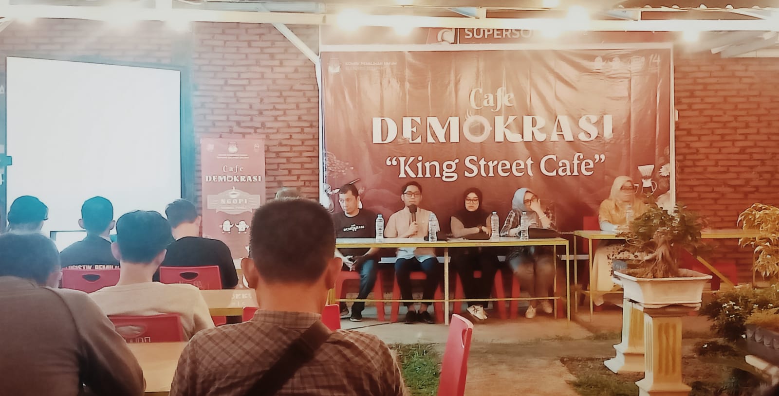 KPU Parepare Gelar Cafe Demokrasi bersama Puluhan Jurnalis