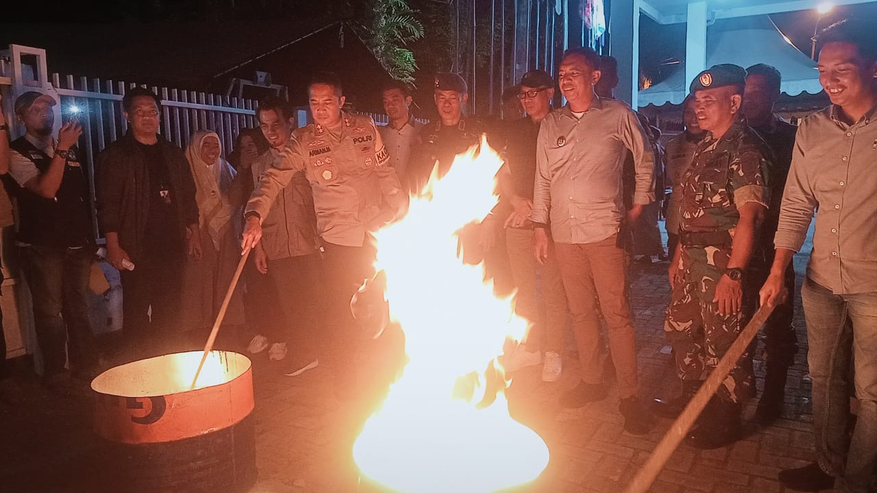 Pj Wali Kota Akbar Ali Ikuti Pemusnahan Surat Suara di Kantor KPU Parepare