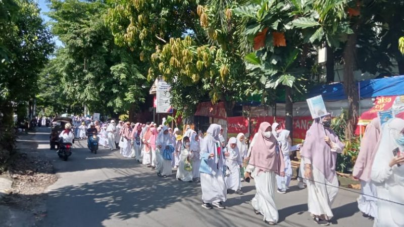 1.268 Murid SIT Darul Fikri Makassar Gelar Pawai Akbar Sambut Ramadan
