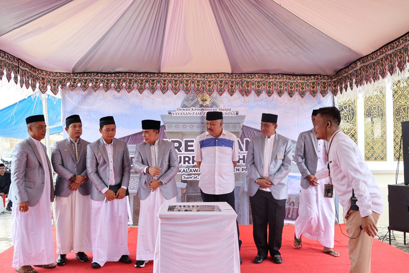 Bupati Pinrang Resmikan Masjid dari Tanah Wakaf Tokoh Masyarakat di Desa Padakkalawa