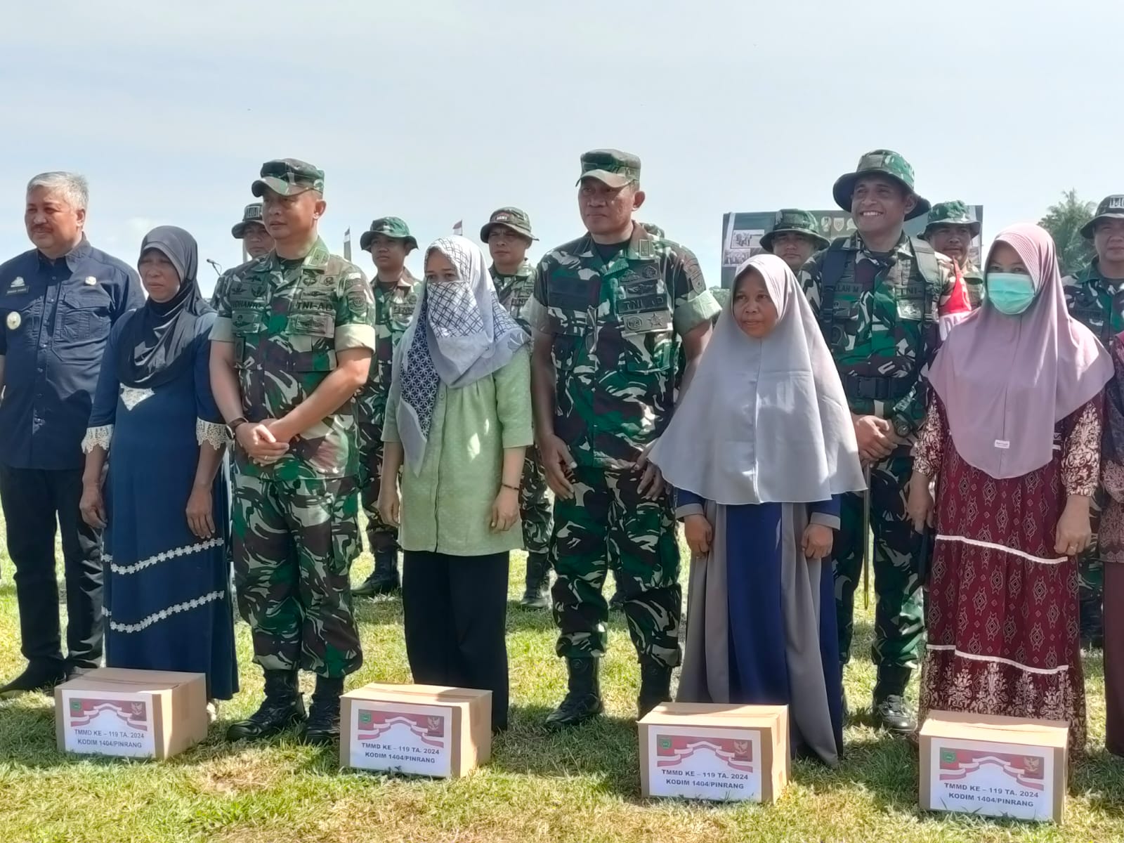 Emak-Emak Serbu Pasar Murah TMMD di Pinrang