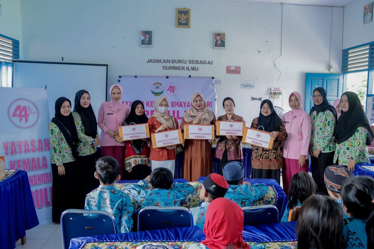 Ykb Cabang Pinrang Salurkan Paket Sembako kepada Penyandang Disabilitas di UPT SLB Negeri 1