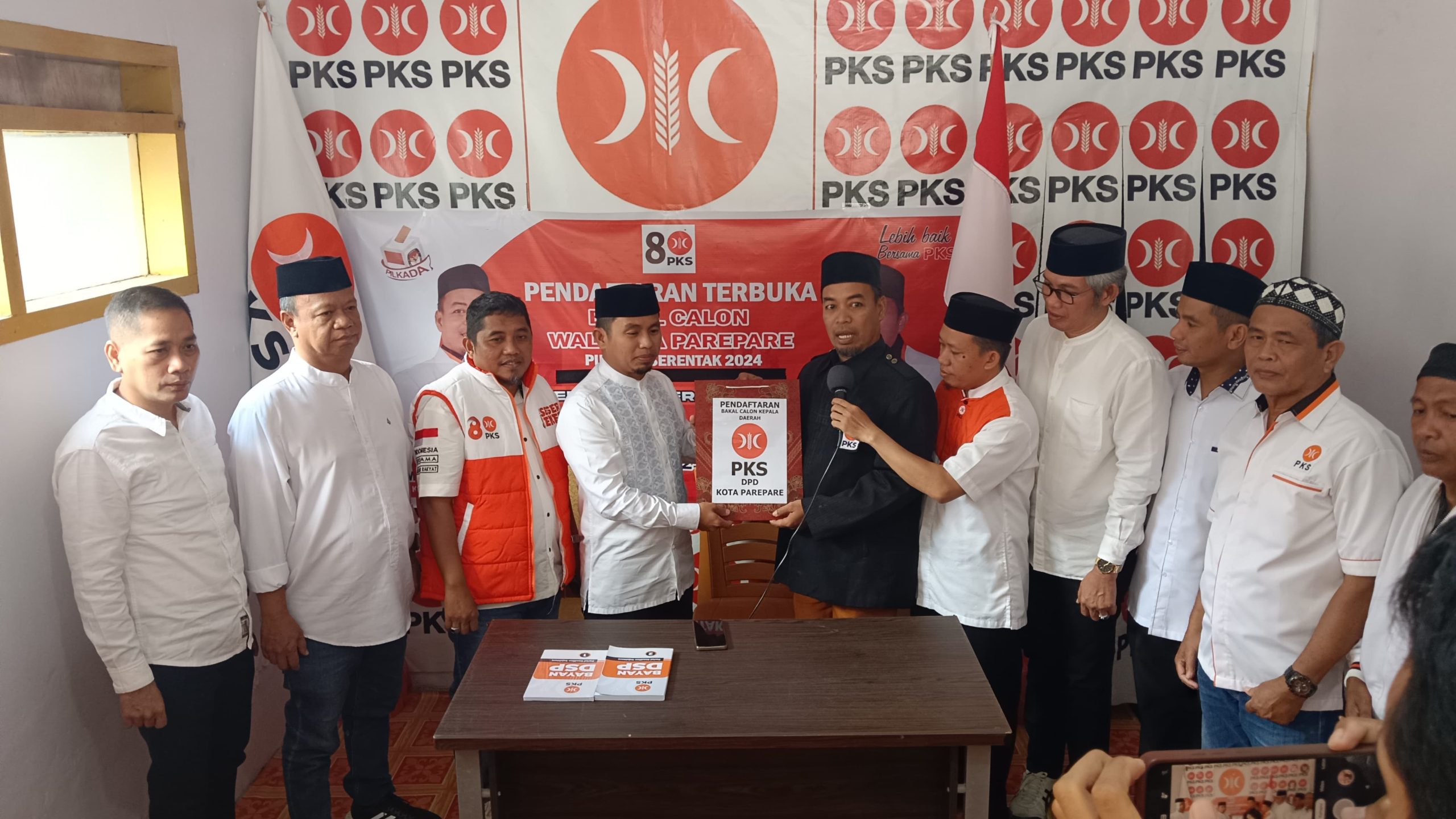 Kembalikan Formulir di PKS, Langkah Awal Tasming Hamid Menuju Pilkada Parepare