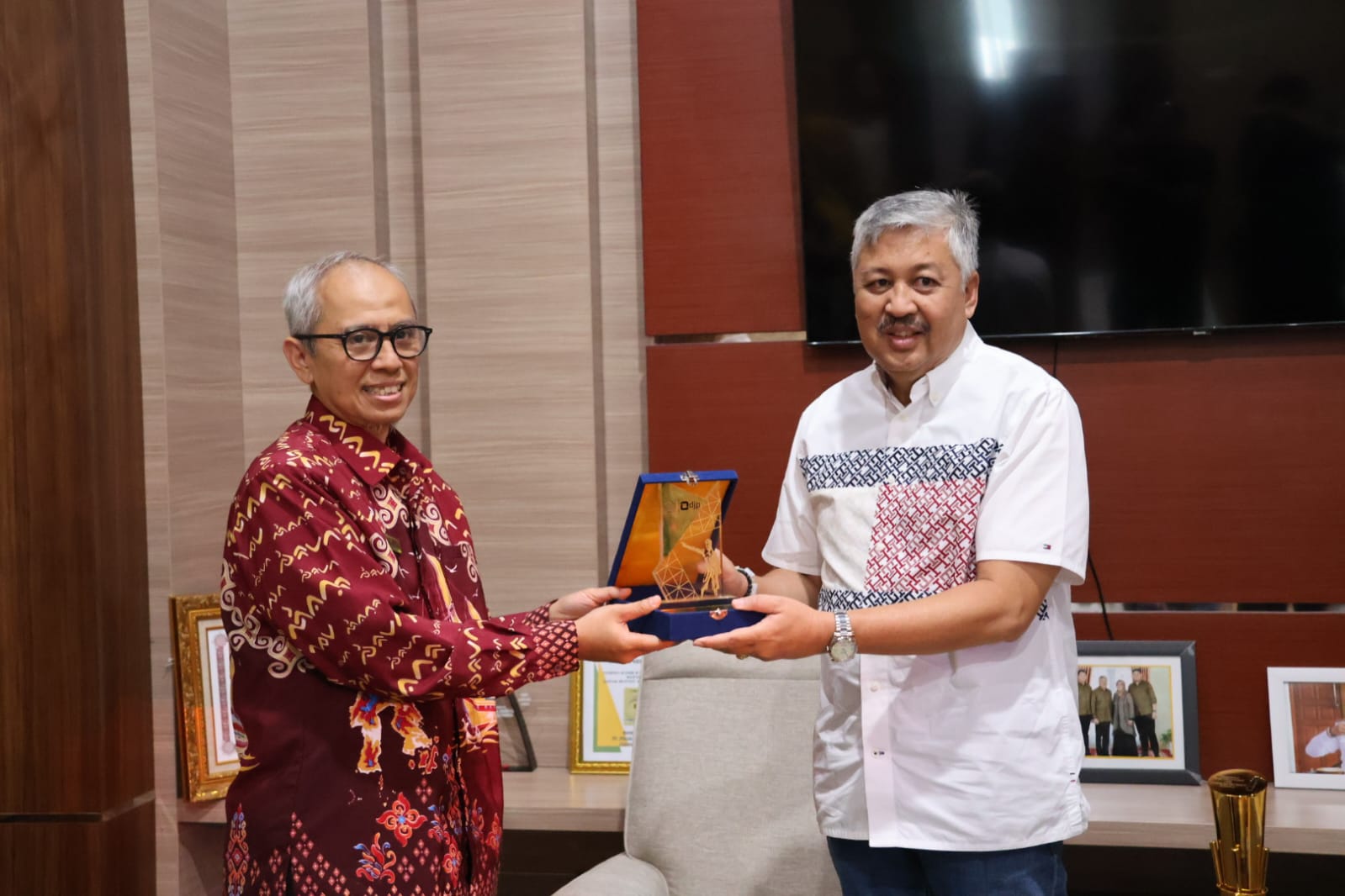 Kepala Kantor Pajak Parepare Asistensi SPT Bupati Pinrang