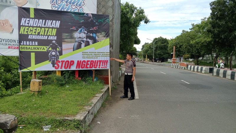 Antisipasi Laka Lantas Jelang Lebaran, Satlantas Polres Parepare Pasang Papan Bicara Imbauan