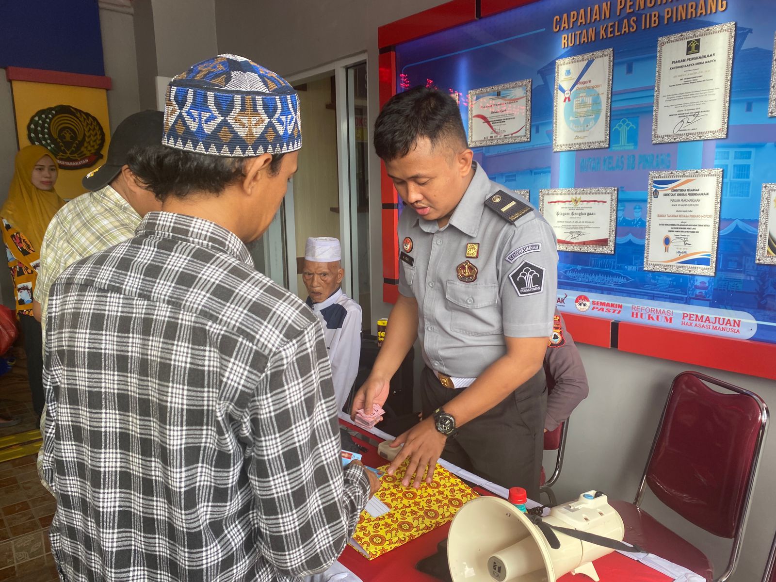 Hari Pertama Lebaran, Rutan Pinrang Buka Kunjungan bersama Tahanan dan Narapidana