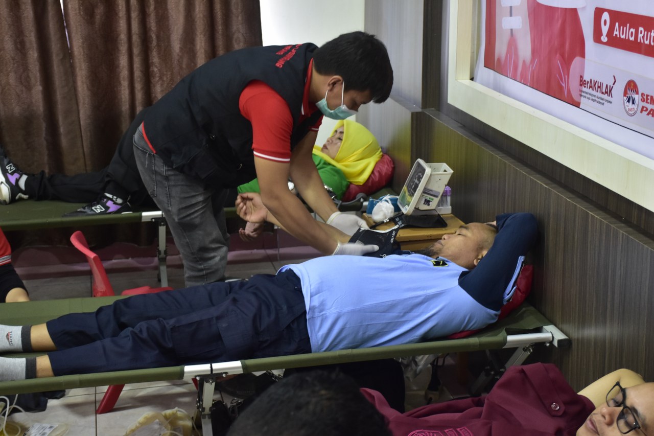 Sambut Hari Bhakti Pemasyarakatan ke-60, Pegawai dan Warga Binaan Rutan Pinrang Ikut Donor Darah