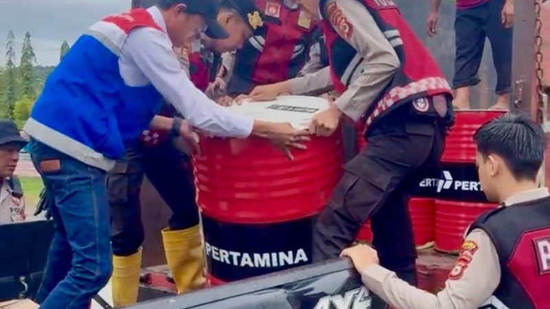 Pertamina Sulawesi Salurkan ke Korban Bantuan Bencana Banjir di Luwu