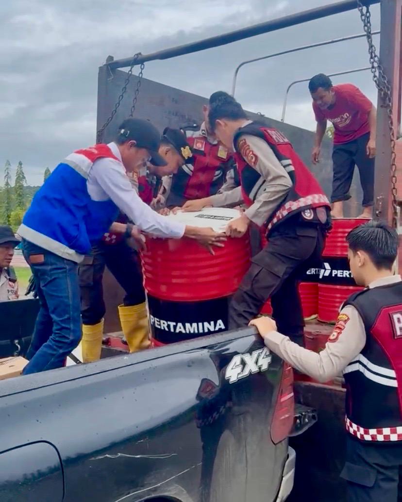Pertamina Sulawesi Salurkan ke Korban Bantuan Bencana Banjir di Luwu