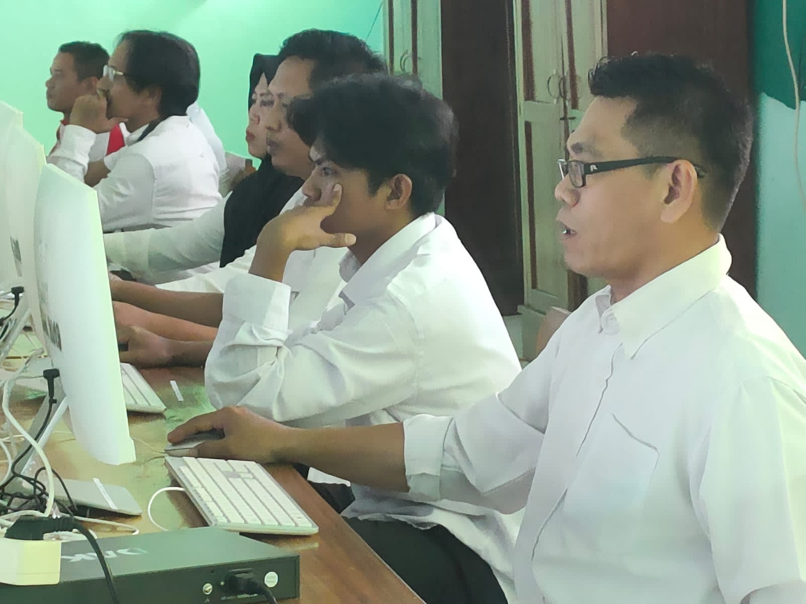 Ratusan Calon PPK di Pinrang Ikuti Tes CAT untuk Pilkada 2024