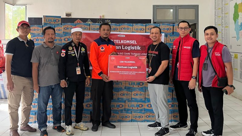 Sambungkan Senyuman, Telkomsel Berikan Bantuan untuk Korban Bencana Alam di Kabupaten Luwu