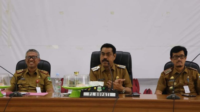 Pj Bupati Pinrang Pimpin Rakor bersama Camat dan Lurah serta Kepala Desa