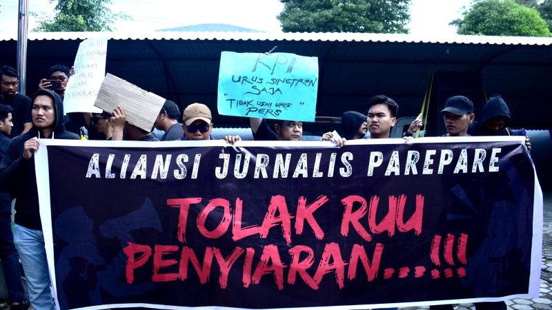Tolak RUU Penyiaran, Aliansi Jurnalis Parepare Gelar Aksi di Depan Gedung DPRD