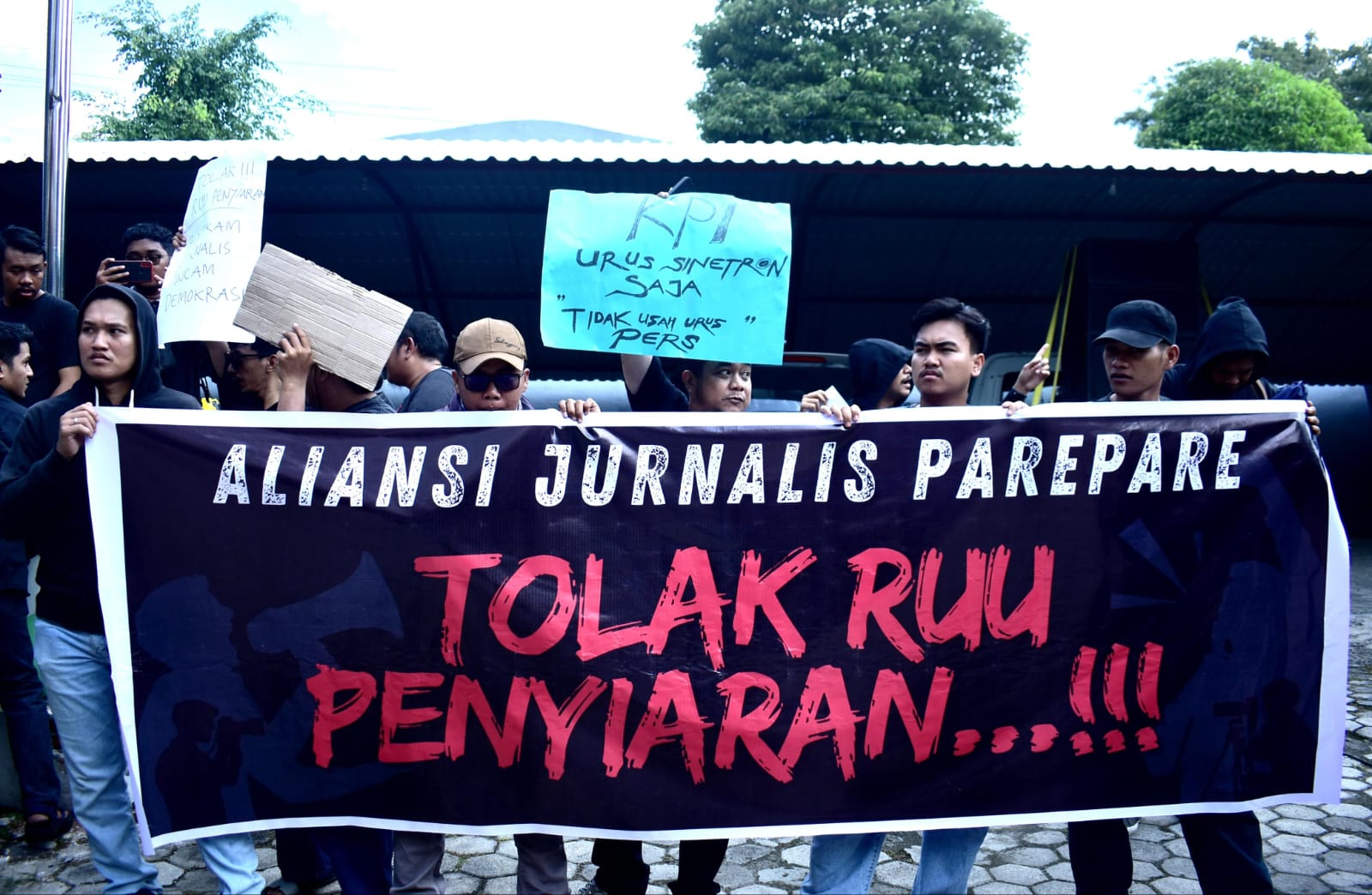 Tolak RUU Penyiaran, Aliansi Jurnalis Parepare Gelar Aksi di Depan Gedung DPRD