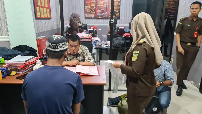 Ternyata Residivis, Polsek Soreang Limpahkan Pelaku Pencurian ke Kejari Parepare
