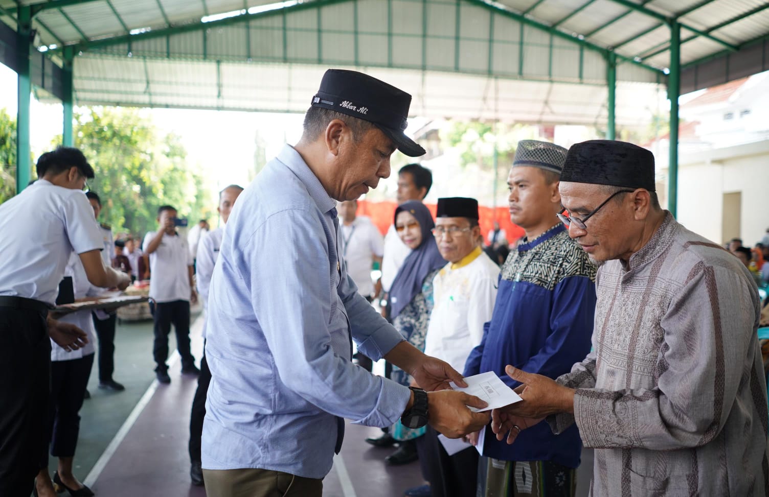 Pemkot Parepare Serahkan Insentif bagi Ketua RW hingga Pegawai Syara untuk Triwulan Dua