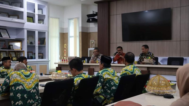 Pj Bupati Pinrang Terima Audiensi Kepsek SMA Sederajat, Bahas Peningkatan SDM Generasi Pelanjut