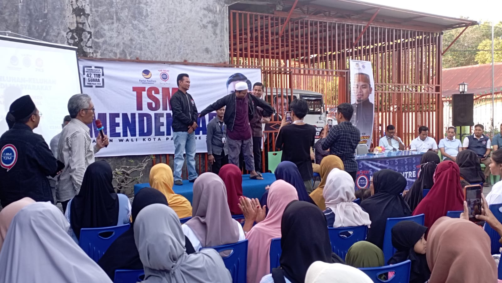 Pakai Rompi TSM, Tokoh Masyarakat Bacukiki H Anton Bersaudara Siap Menangkan Tasming Jadi Wali Kota Parepare