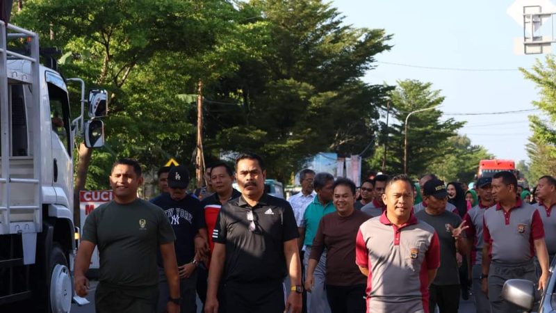Pj Bupati Pinrang bersama Kapolres Ikuti Jalan Santai dan Senam di Mapolres