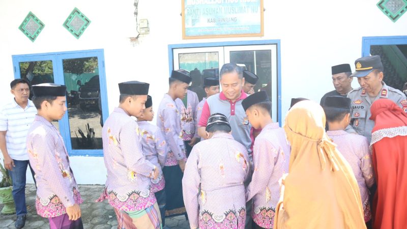Jumat Curhat di Panti Asuhan Muslimat NU, Kapolres Pinrang Bagikan Paket Sembako ke Anak Yatim