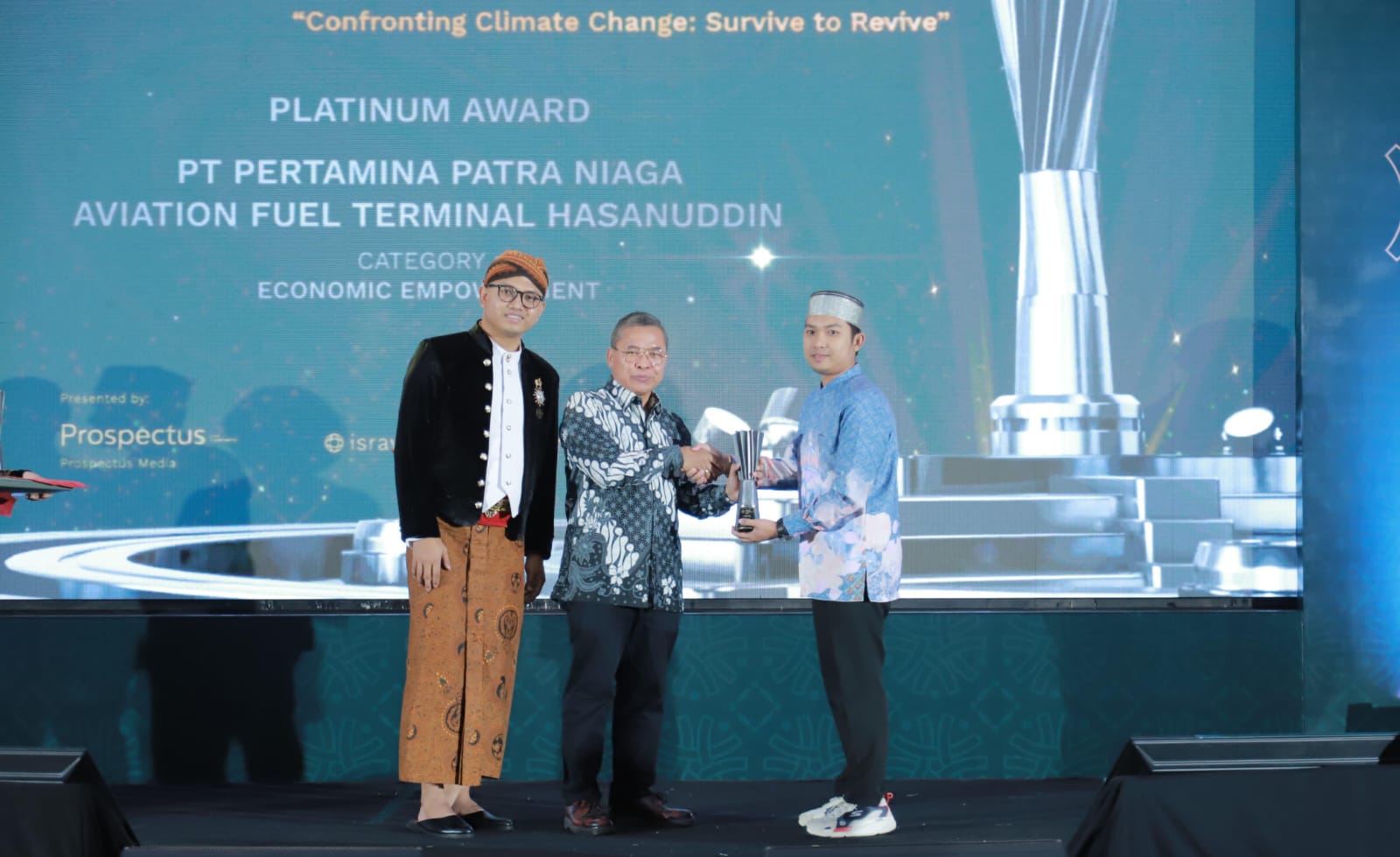 Pertamina Sulawesi Sabet 8 Penghargaan di Ajang Indonesia Social Responsibility Award 2024