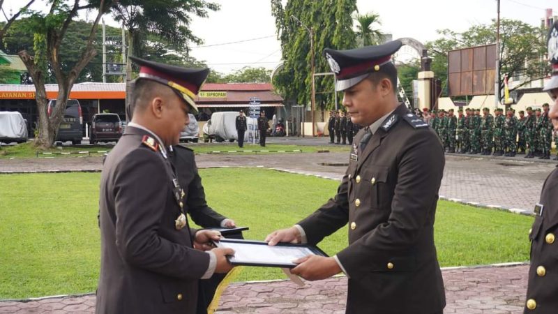 Pj Bupati Ahmadi Akil Hadiri Upacara HUT Bhayangkara ke 78 di Mapolres Pinrang