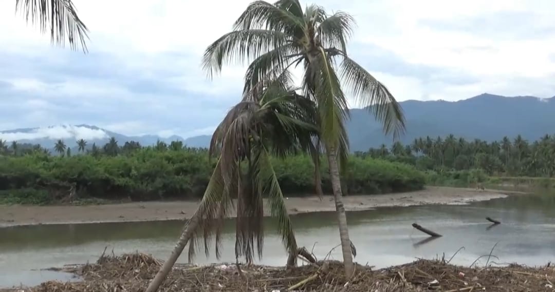 Dampak Banjir Kiriman, Jalan Tani di Desa Bungi Amblas ke Sungai