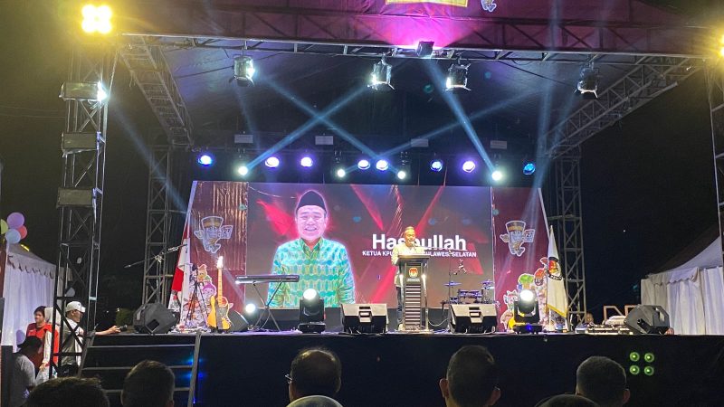 KPU Sulsel Gelar Karnaval Maskot Pilkada 2024 di Kota Parepare