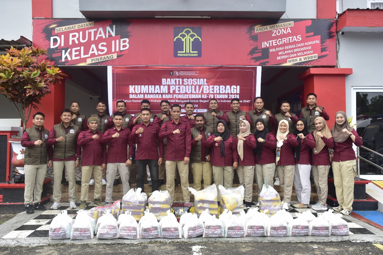Rutan Pinrang Bagikan 30 Paket Sembako ke Masyarakat Melalui Bakti Sosial Kumham Peduli