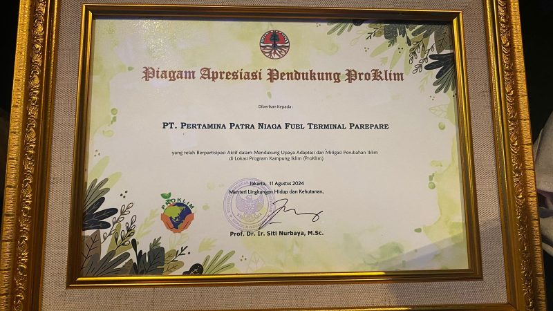 Pertamina Fuel Terminal Parepare Raih Penghargaan Program Kampung Iklim 2024 dari KLHK