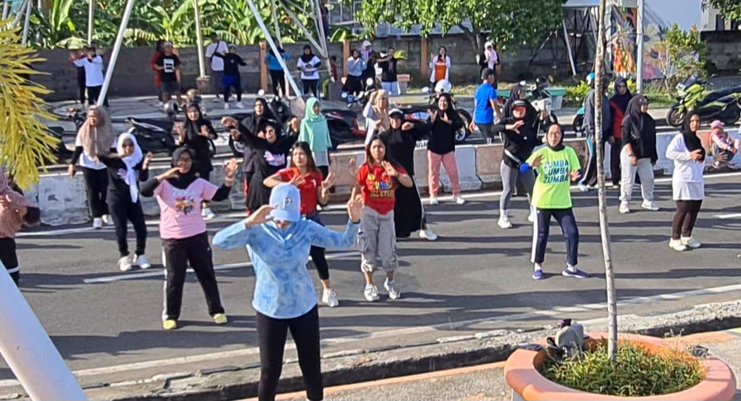 Tasming Hamid Ajak Masyarakat Hidup Sehat melalui Senam Zumba