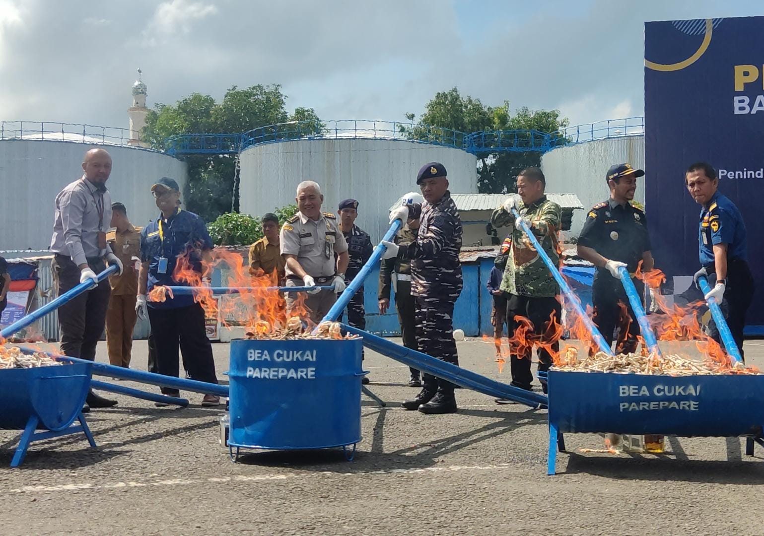 Bea Cukai Parepare Musnahkan Rokok, Tembakau, Miras, Makanan, dan Minuman Impor Ilegal