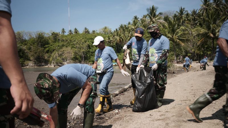 Hari Menanam Pohon, Pertamina Sulawesi Tanam Mangrove dan Coastal Cleanup