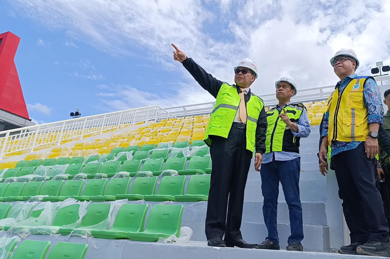 Taufan Pawe Tinjau Progres Renovasi Stadion Gelora Bj Habibie