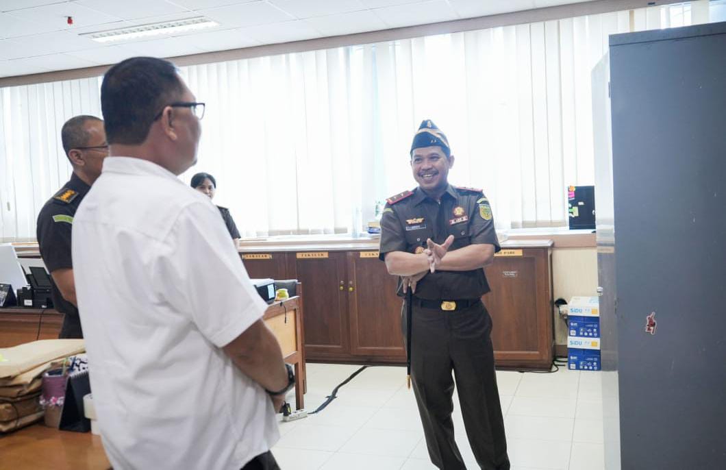 Hari Pertama Kerja di Tahun 2025, Kajati Sulsel Lakukan Sidak