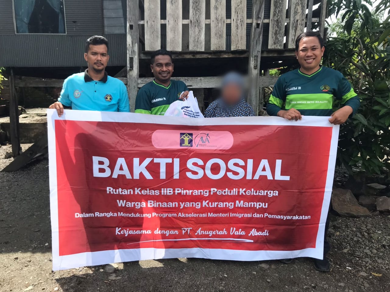 Pegawai Rutan Pinrang Rutin Bagikan Paket Sembako kepada Keluarga WBP Kurang Mampu