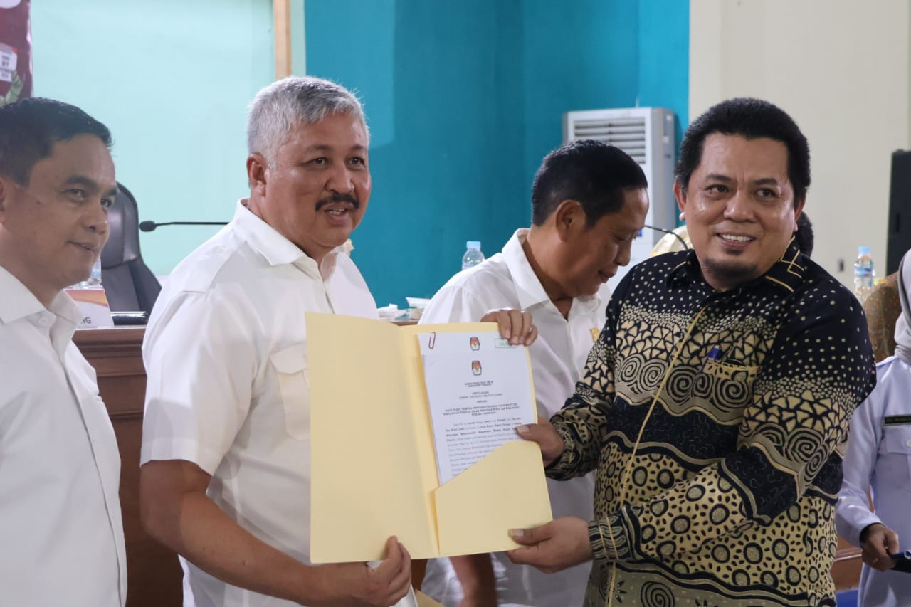 Irwan-Sudirman Ditetapkan KPU Pinrang sebagai Bupati dan Wabup