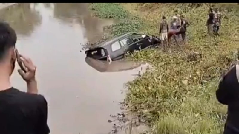 Minibus Terjun ke Sungai Sulili Pinrang