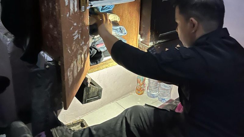 Petugas Sita Barang Ini saat Razia Hunian Warga Binaan Lapas Parepare