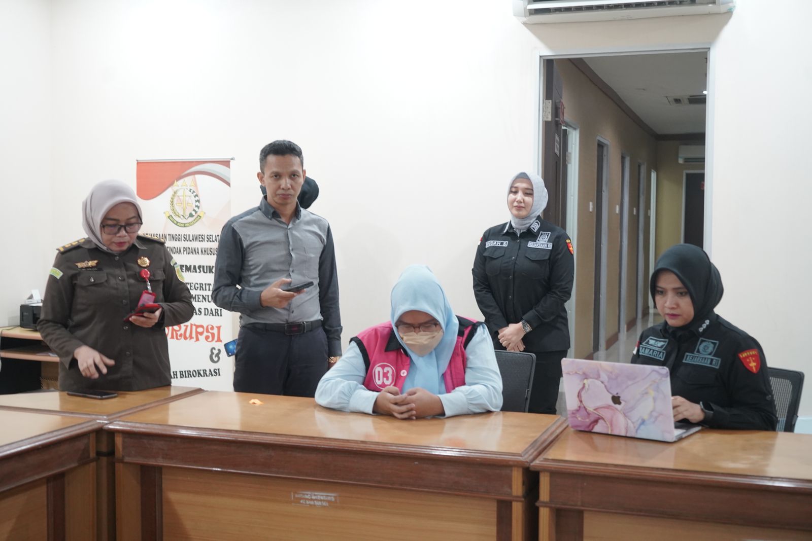 Kejati Sulsel Tahan Tersangka Dugaan Korupsi Kredit BRI Unit Pattalassang Takalar