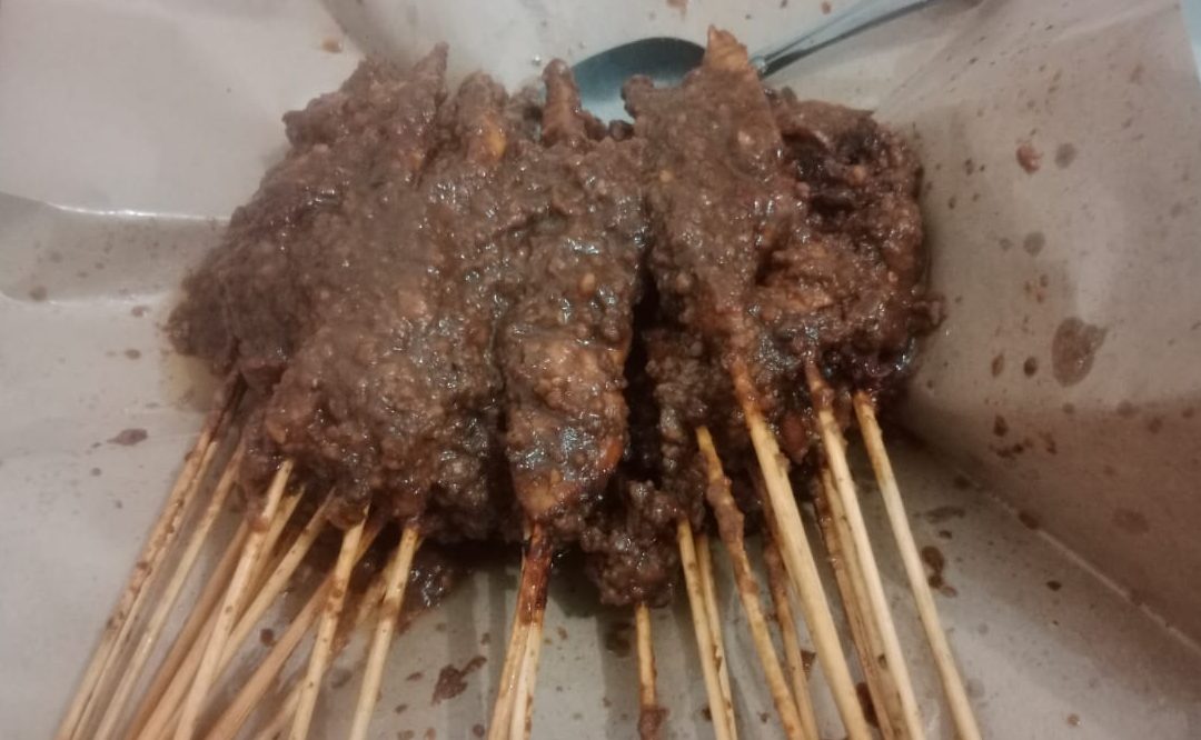 Malam Pertama di Parepare, Sate Menjadi Teman Lapar