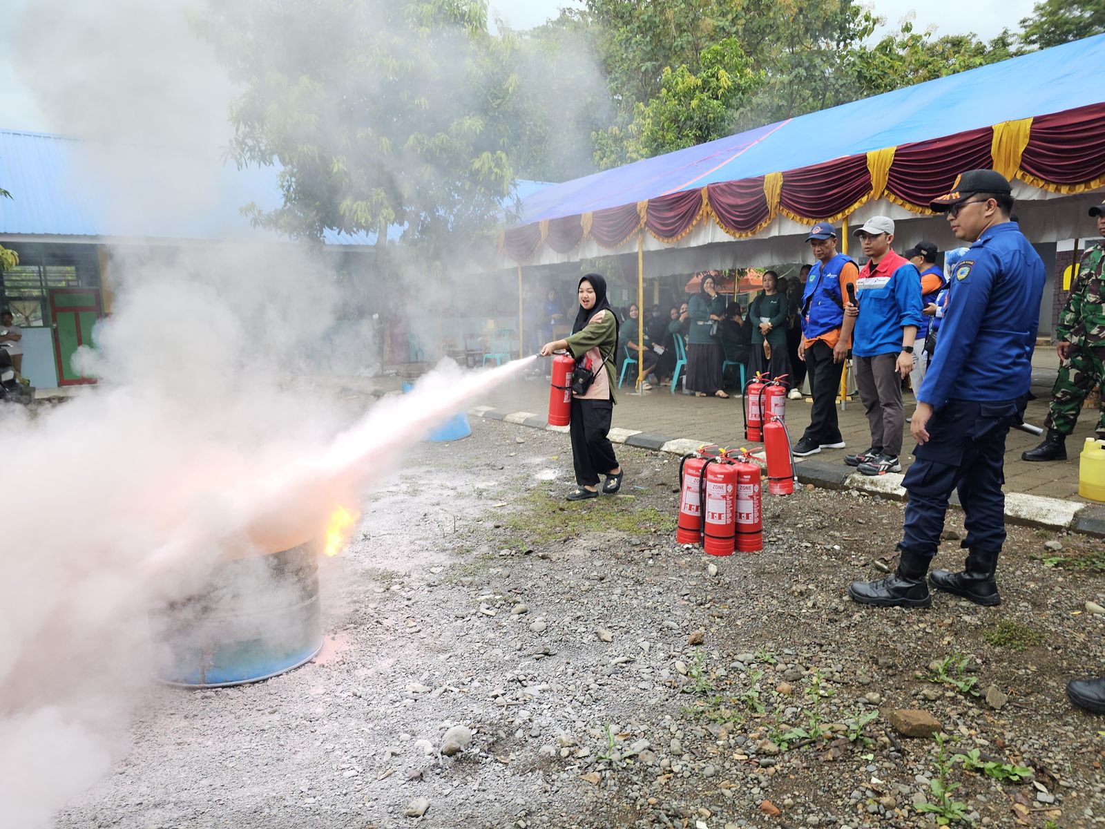Pertamina Sulawesi Gelar Safety Drill Penanggulangan Kebakaran di AFT Hasanuddin Desa Baji Mangngai