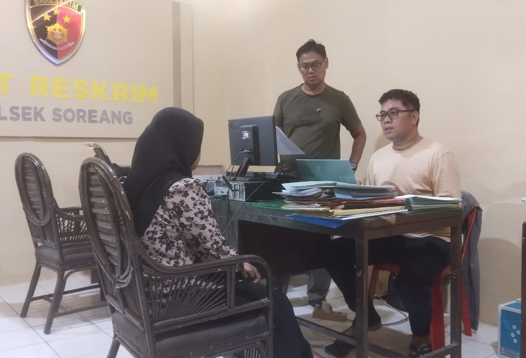 Cucu Kuras Uang Nenek di ATM untuk Bermain Judi Online Slot