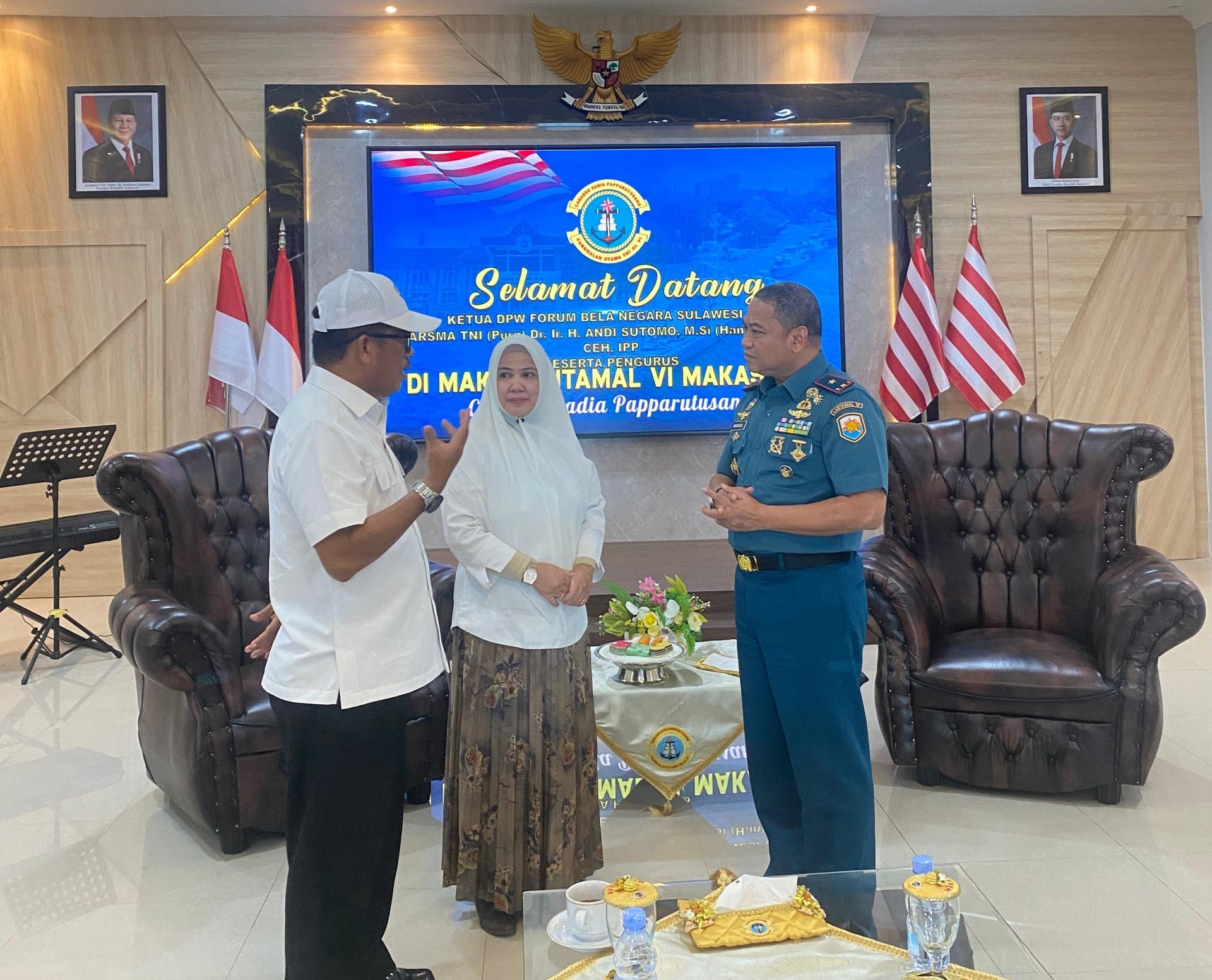 Ketua FBN Sulsel Andi Sutomo, bersama Danlantamal VI Makassar Brigjen Dr. Wahyudi dan Nurmala Arfah, Wakil Ketua 2 FBN Sulsel di Mako Lantamal VI, Senin (16/6) 