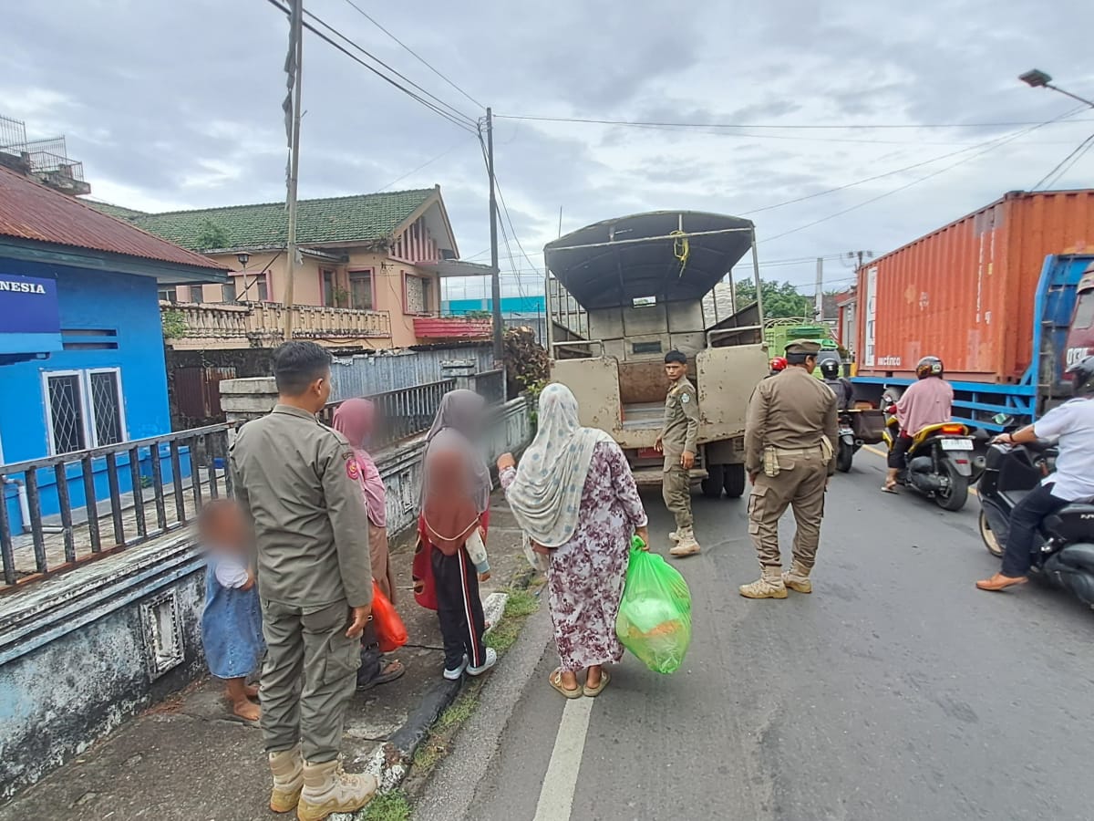 Satpol PP Parepare Amankan Gepeng yang Mangkal di Perempatan Karaeng Burane