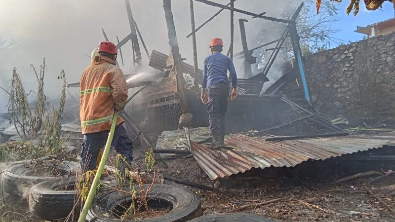 Tiga Rumah Warga Bukit Harapan Hangus Dilalap Api