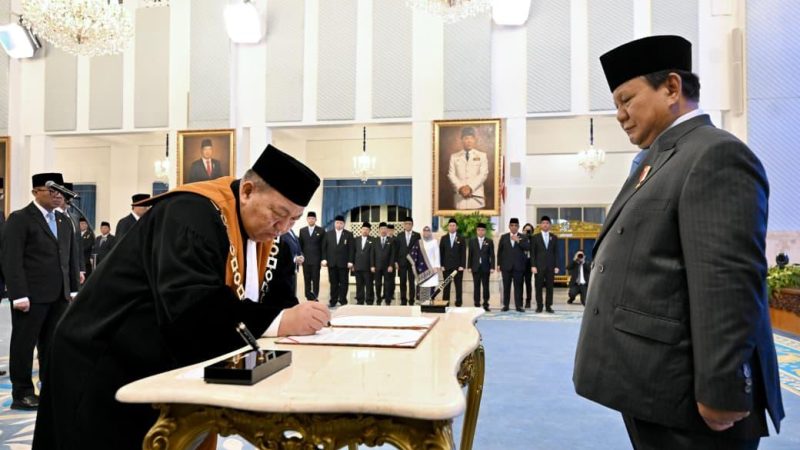 Prabowo Lantik Suharto di Istana Negara